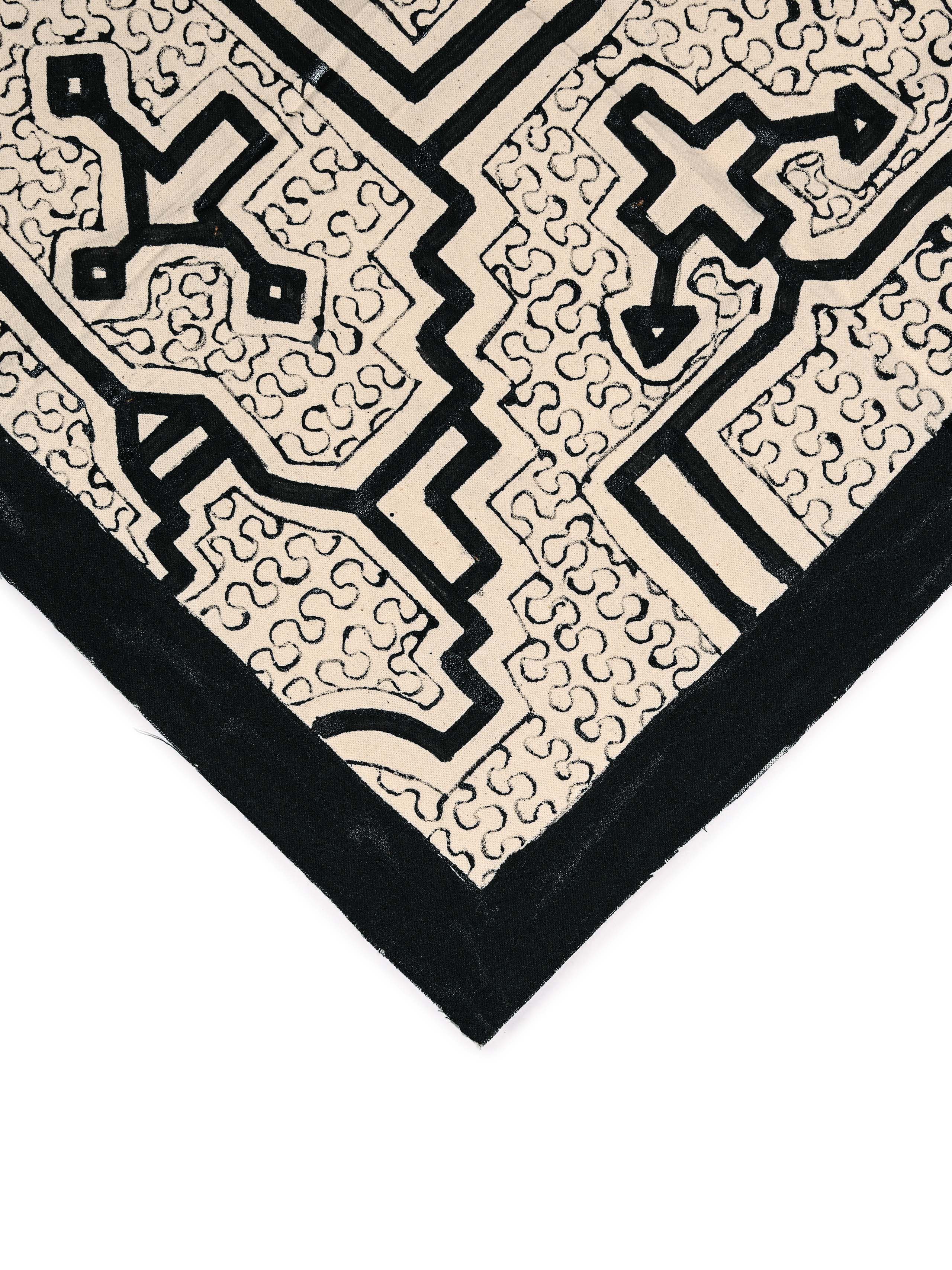 Shipibo Painted Cloth - White-Black - Image 3